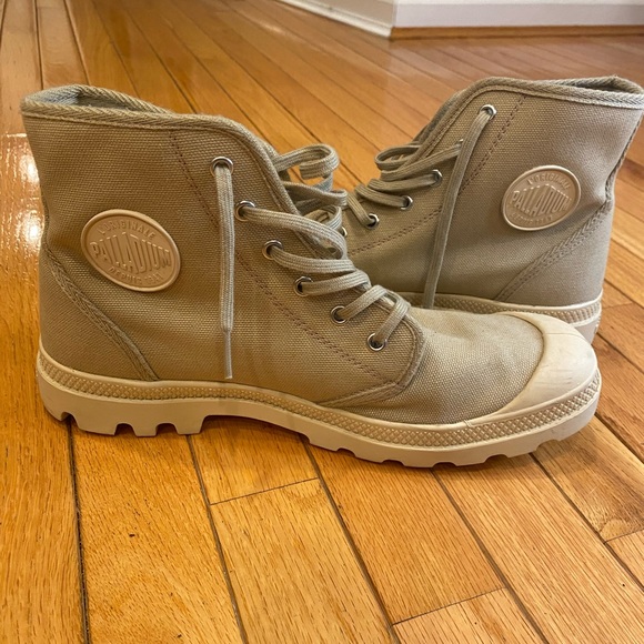 Palladium Boots - Picture 2 of 5
